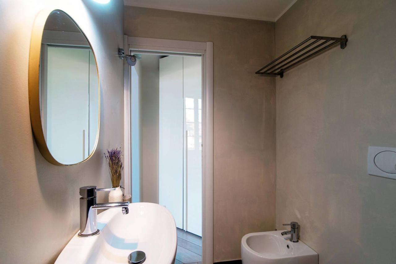 Shades Of Lake - Blue Apartment Комо Экстерьер фото